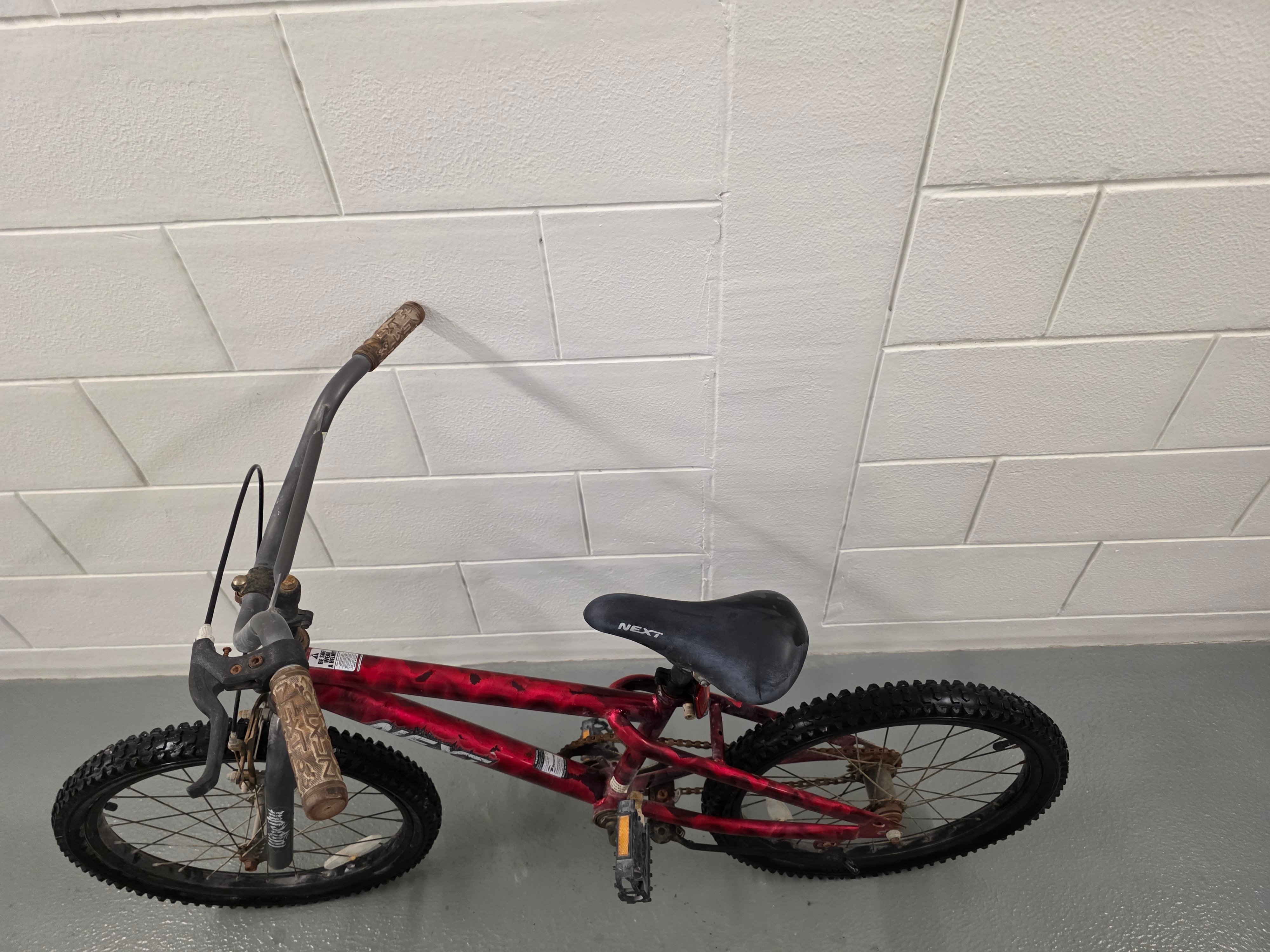 Kids bike 20 in - Image 3