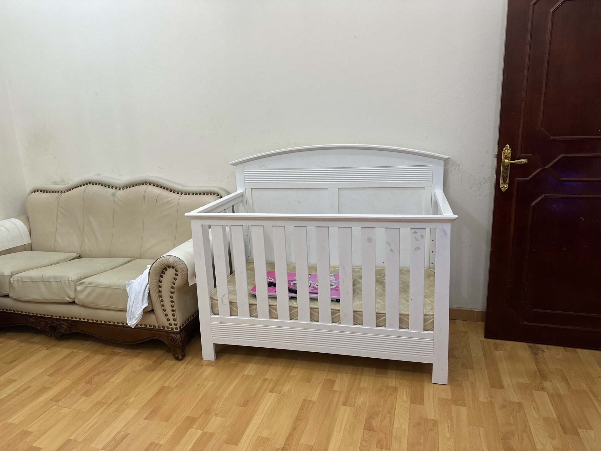 Baby crib with mattress for sale - Image 1