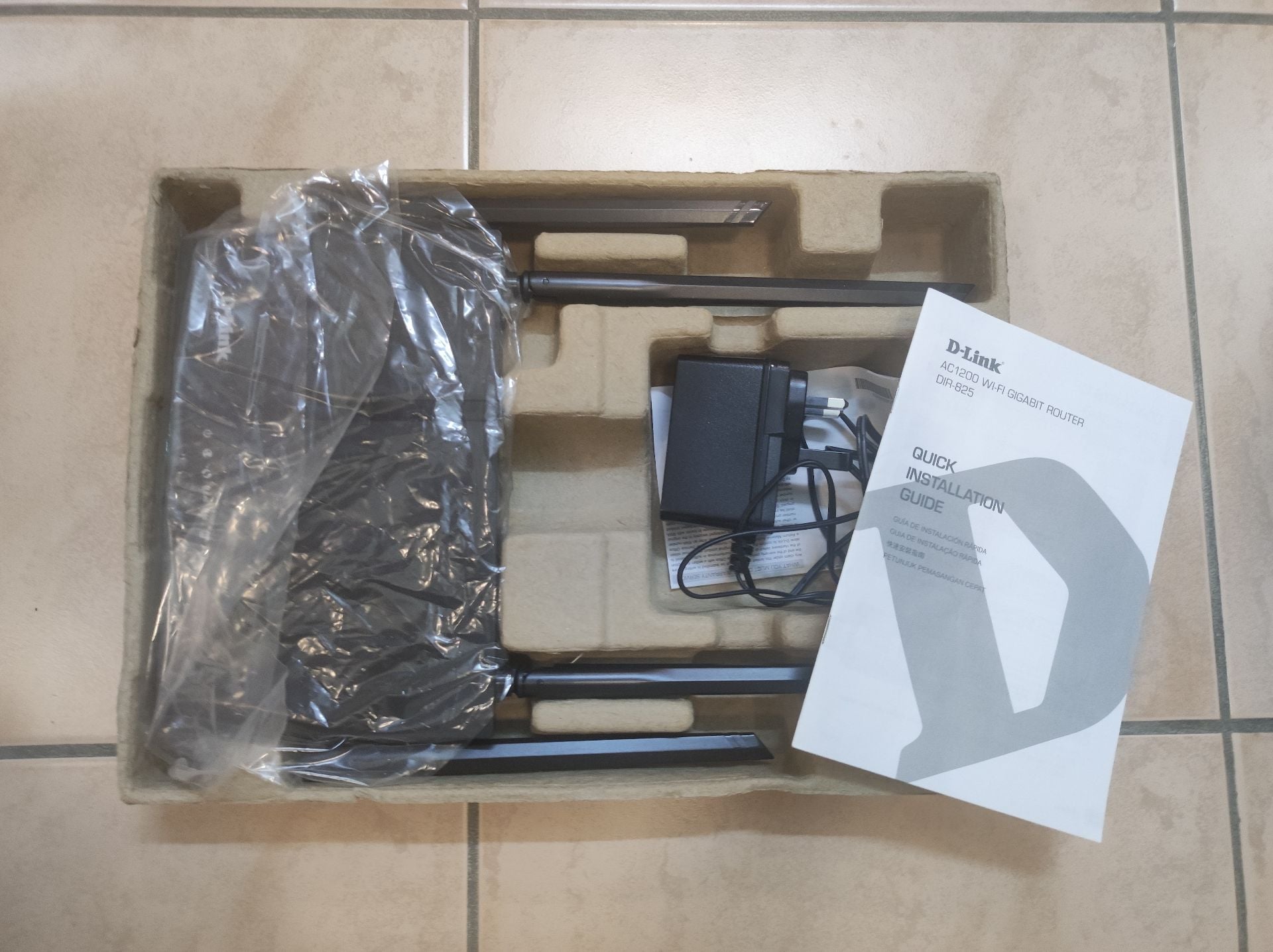 D link WiFi router  - Image 5