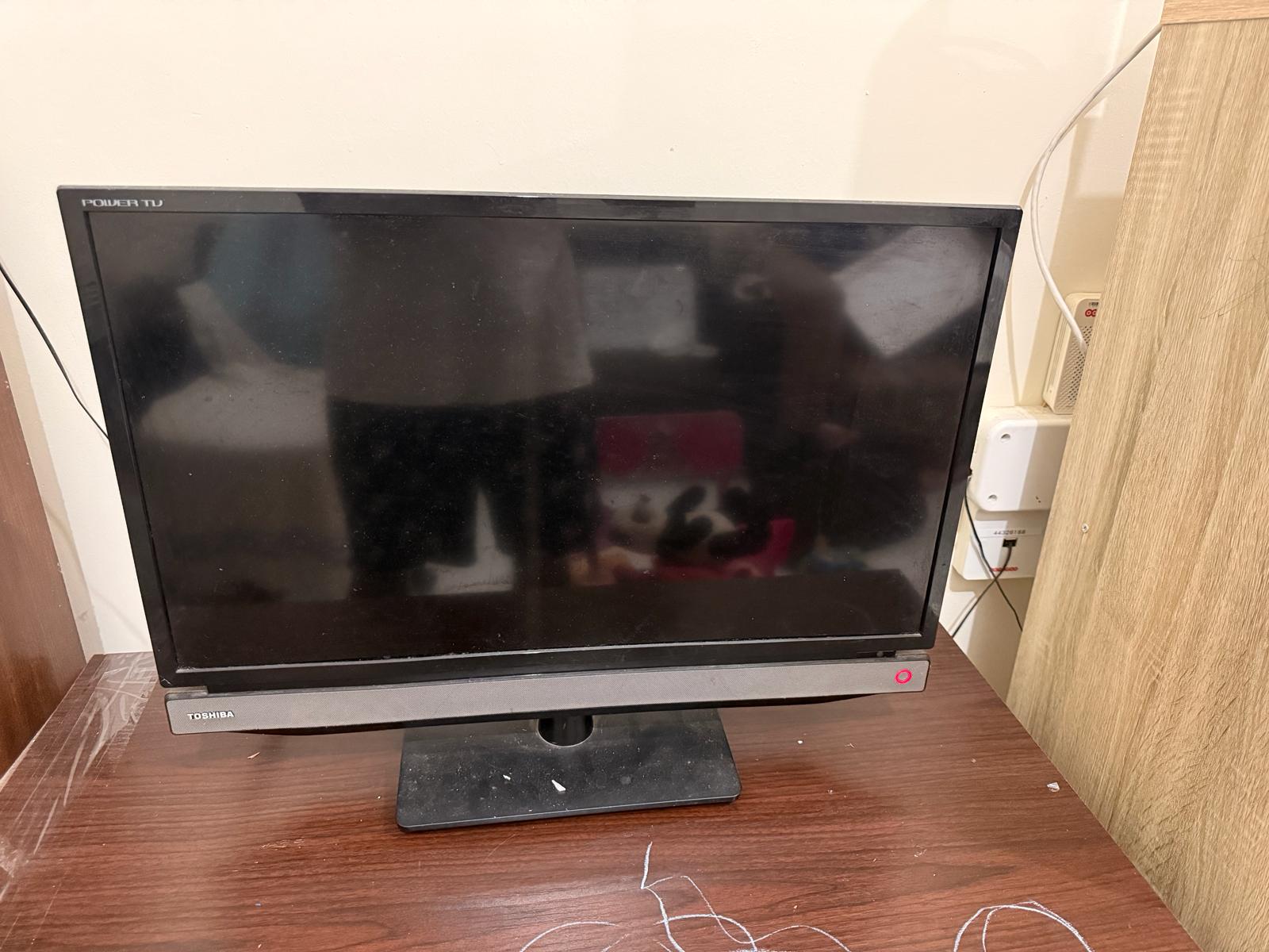 24 INCH TOSHIBA TV IN GOOD CONDITION FOR URGENT SALE. - Image 3