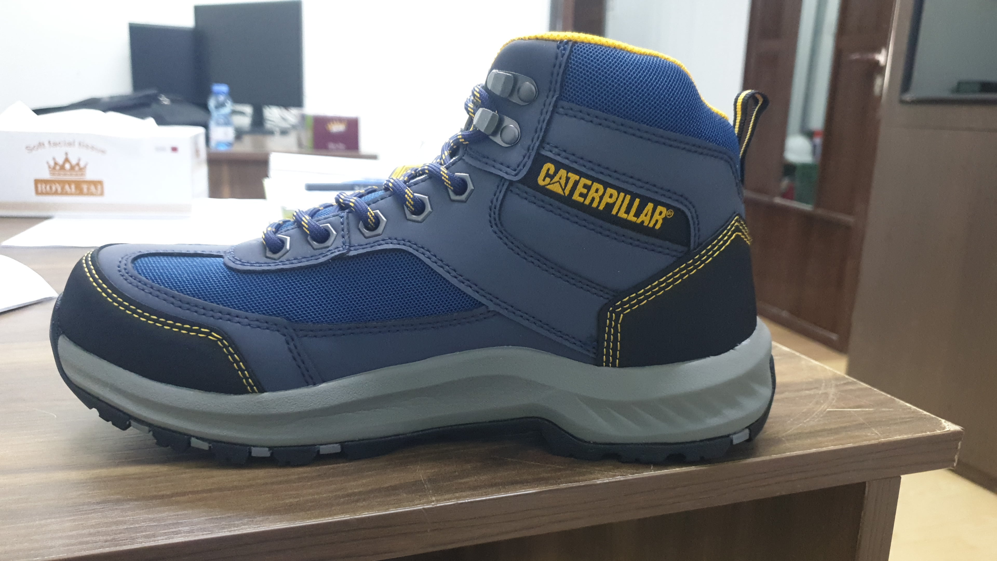 Caterpillar safety shoe  - Image 4