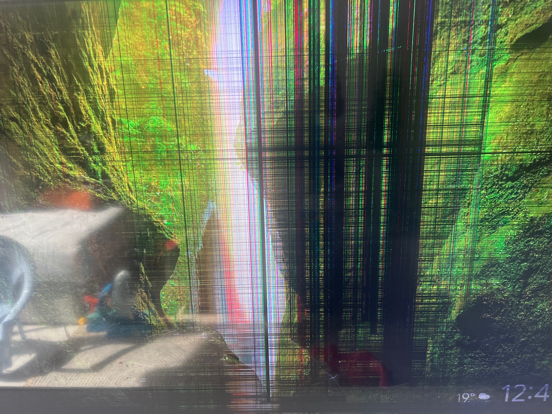 Skyworth 65inch tv Display Cracked - Image 4