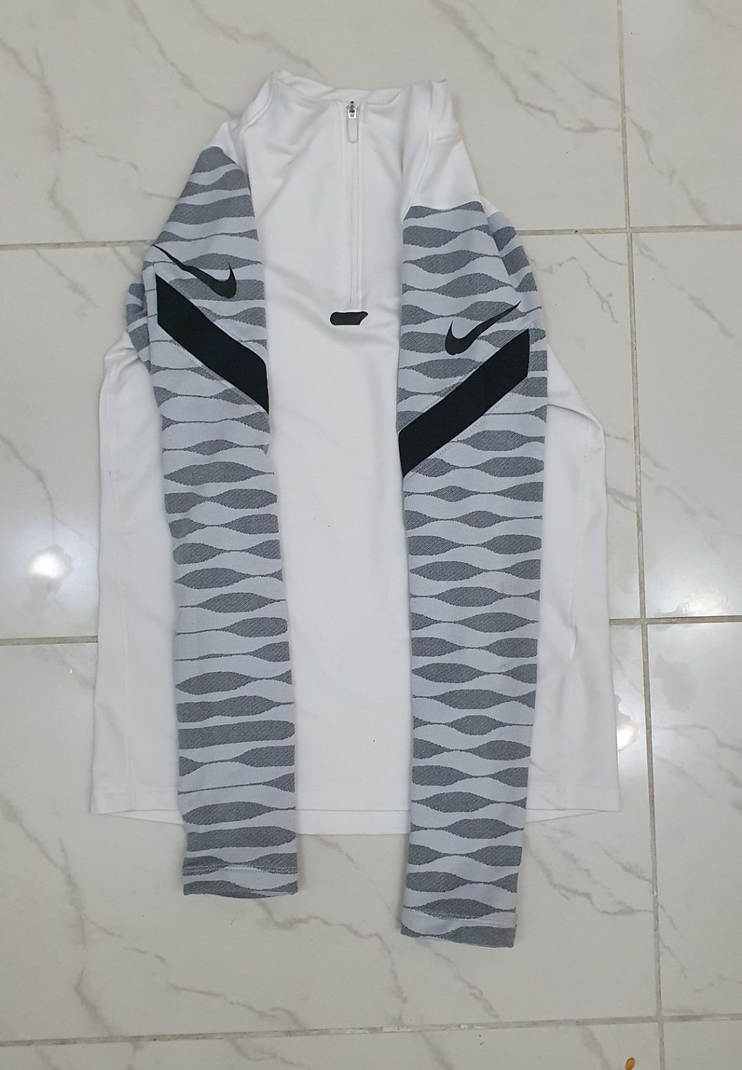 ORIGINAL NIKE COMPRESSION TRAINING JACKET SIZE MEDIUM (M) - Image 2