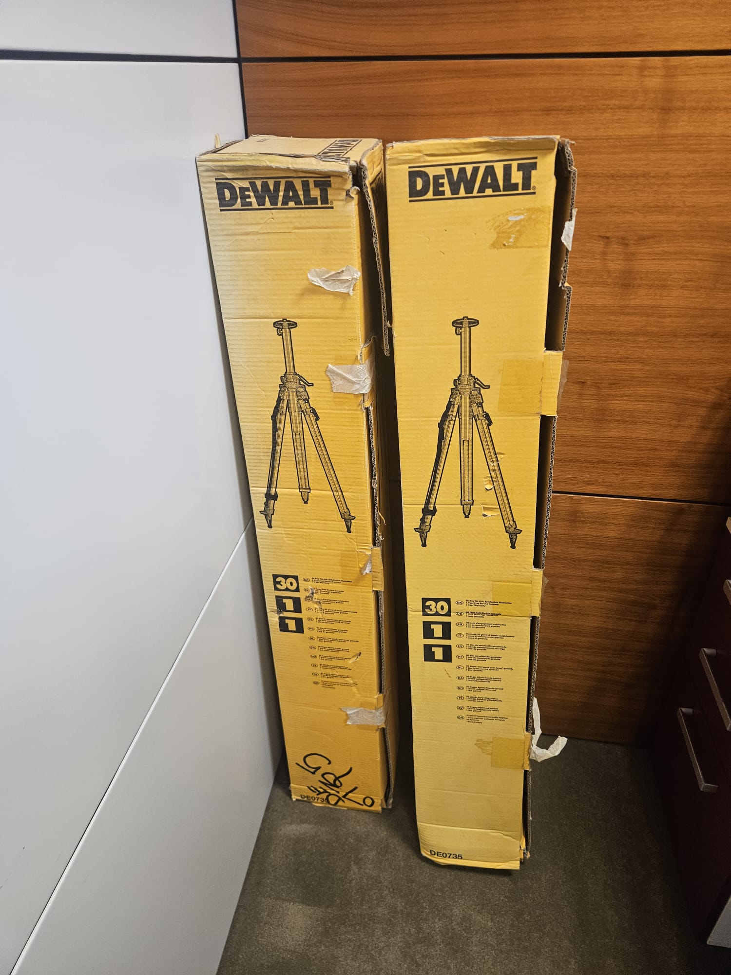 Dewalt De0735 Elevator Construction Tripod - Image 4