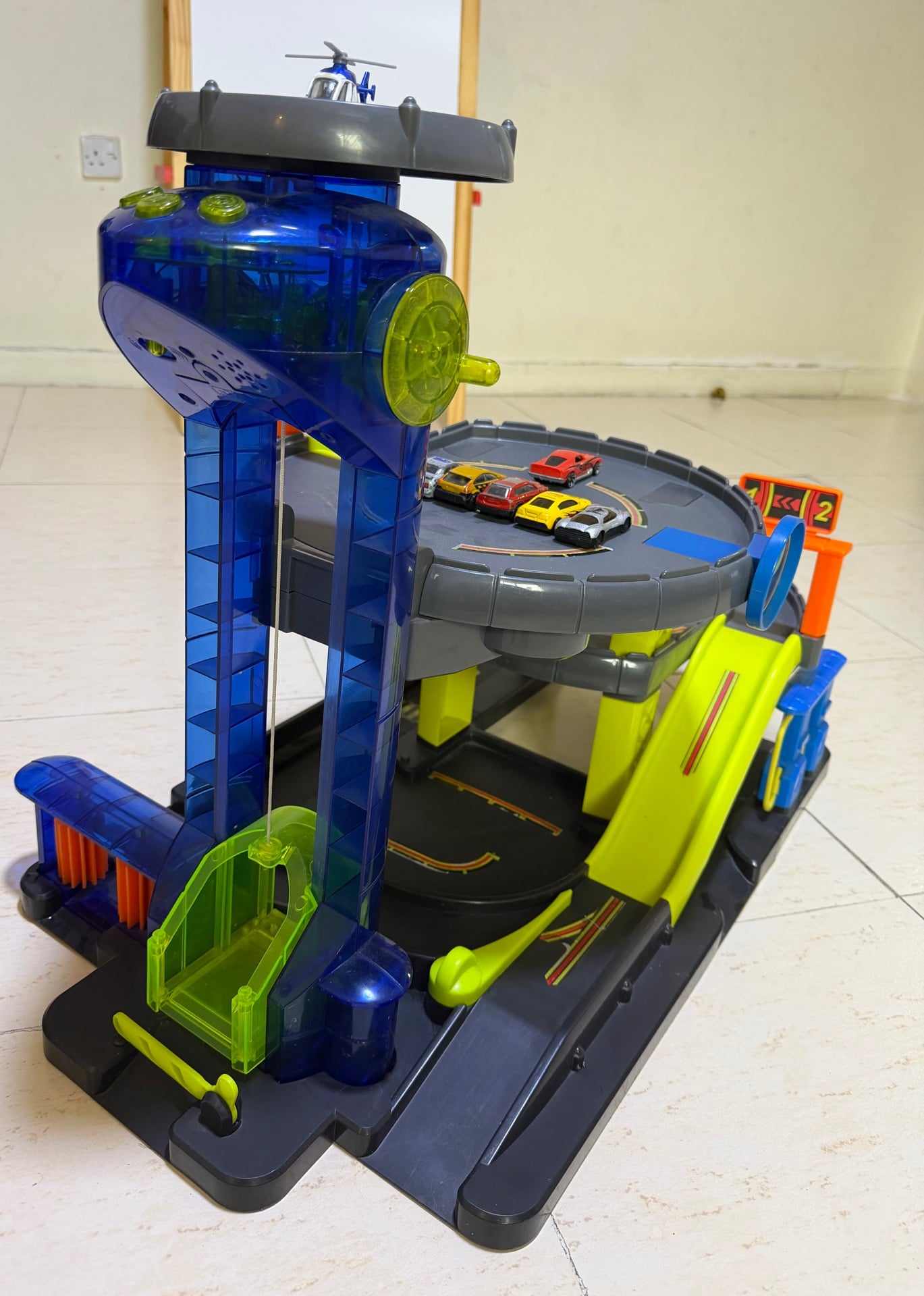 ELC big city garage playset - Image 6