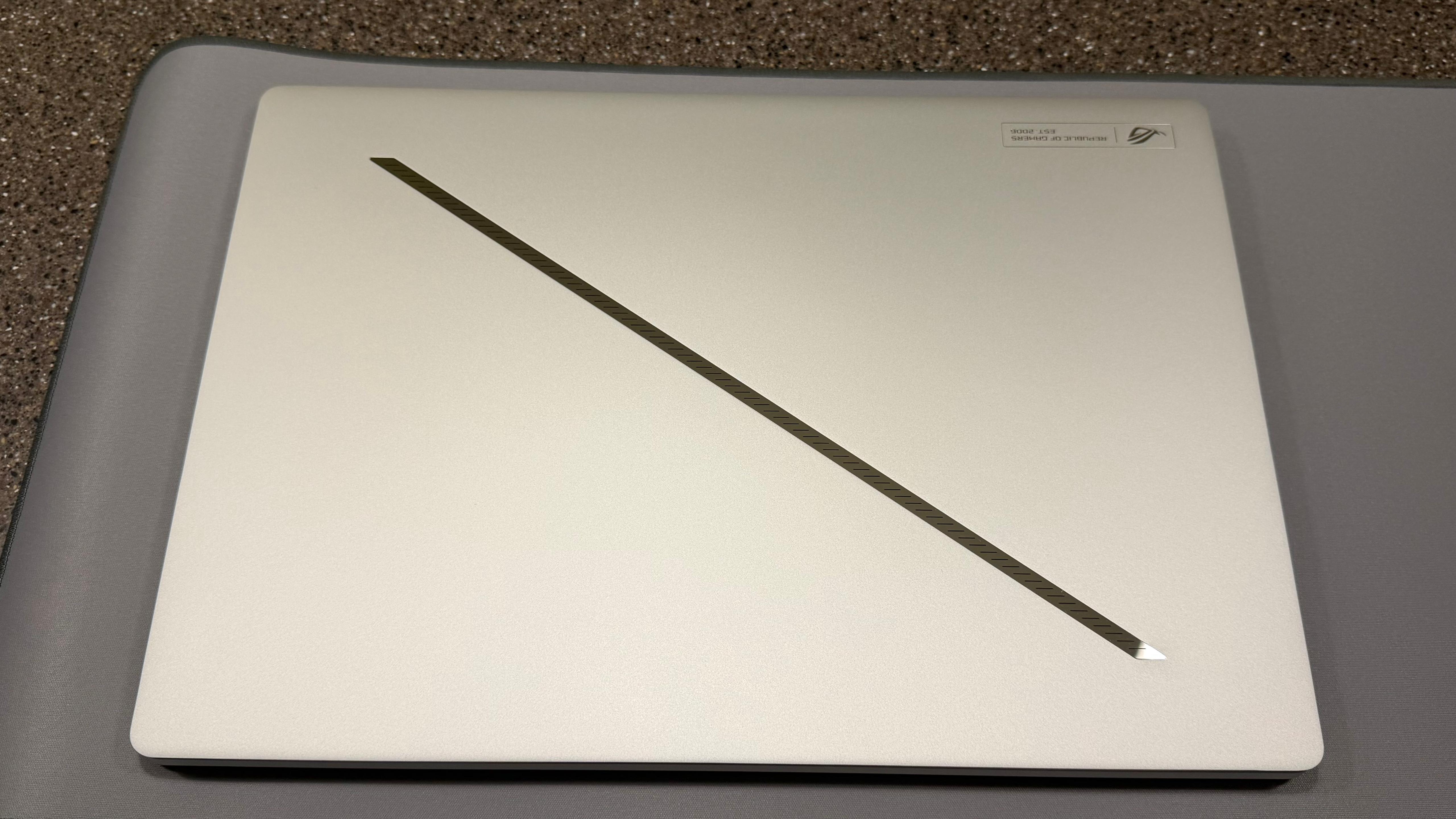 ASUS ROG Zephyrus G16 (2025) - Image 1