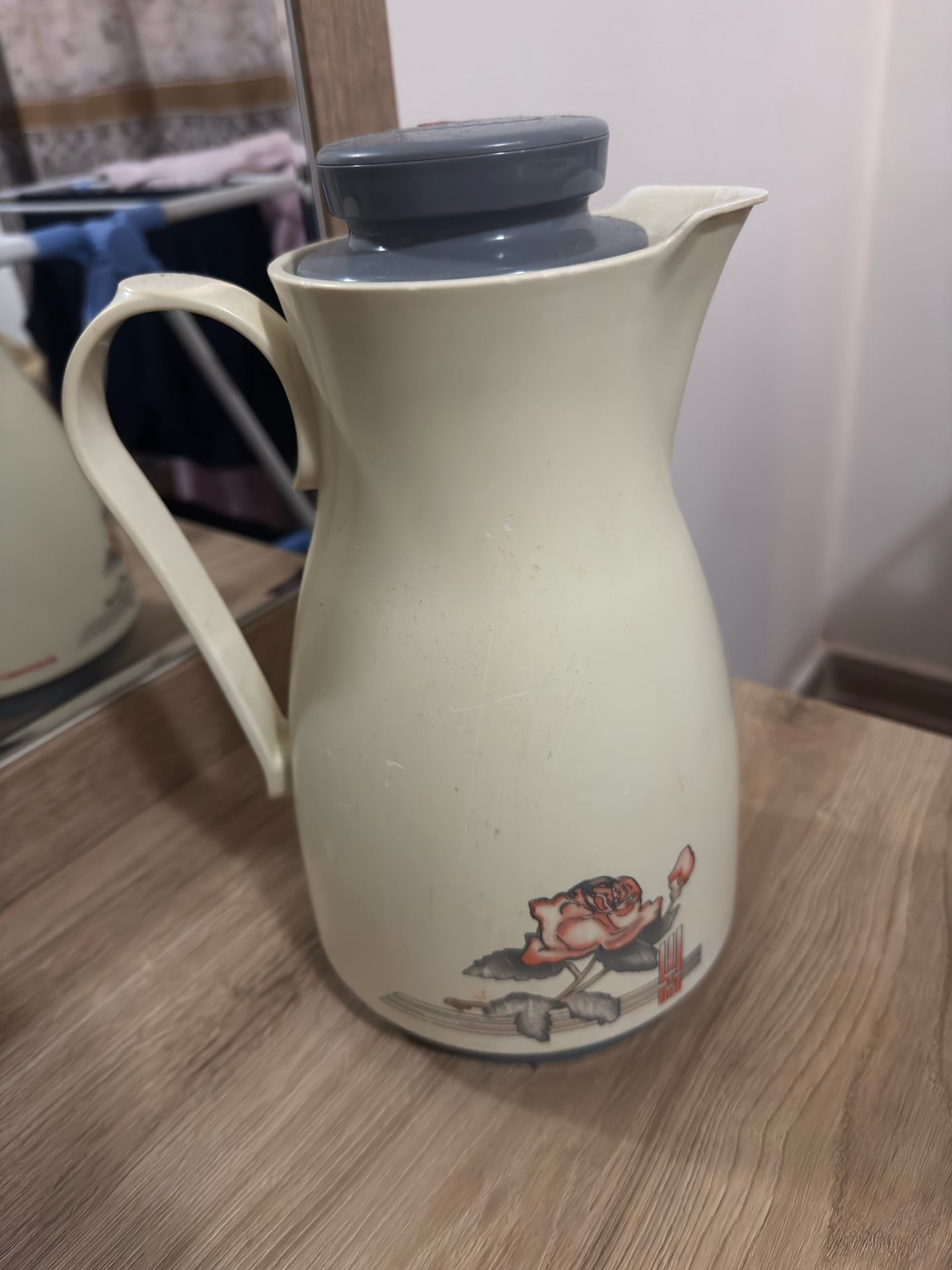 Heat insulation tea or coffee pot - دلة قهوة و شاي  - Image 2